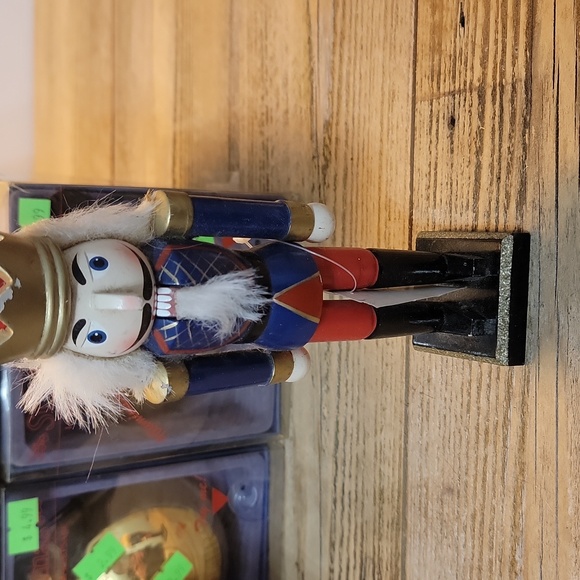 LOT OF 5 NUTCRACKERS!! - Picture 4 of 7